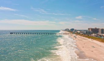 67 W 8TH St, Atlantic Beach, FL 32233