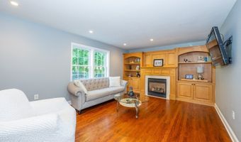 15 Tanglewood Dr, Andover, NJ 07848