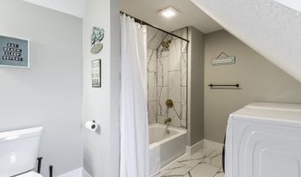 334 W 9th St, Auburn, IN 46706