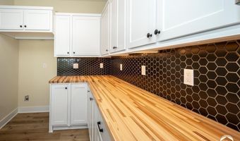 1018 Bluestem Cir, Baldwin City, KS 66006