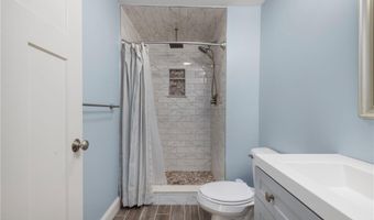290 Station St, Coventry, RI 02816