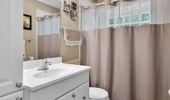 124 Vlasis Dr, Ballwin, MO 63011