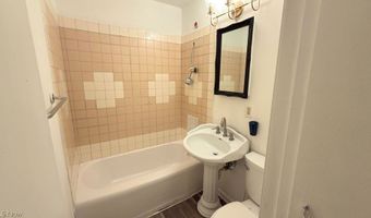 888 Garfield St, Akron, OH 44310