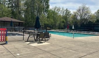 304 Charlesgate Cir, Amherst, NY 14051