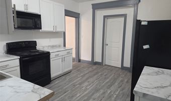 1535 E 13th St, Des Moines, IA 50316