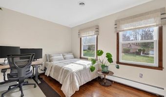 6 Amanda Ct, Airmont, NY 10952