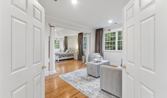 10 Lovegreen Ln, East Greenwich, RI 02818