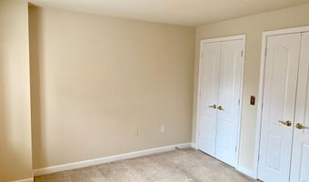 901 N MONROE St 203, Arlington, VA 22201