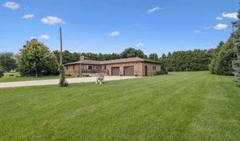 2151 332nd Ave, Dyersville, IA 52040