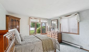 2213 SUNRISE Dr, Appleton, WI 54914