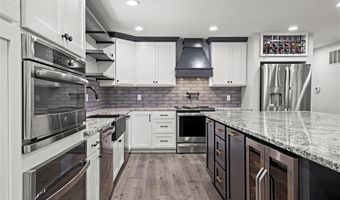 22617 155th St, Basehor, KS 66007