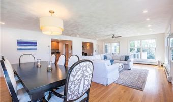 573 Wolcott Ave, Middletown, RI 02842