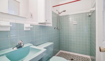 8928 CHELTONHAM Pl, Annandale, VA 22003