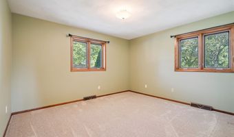 1108 2nd St SW, Dyersville, IA 52040