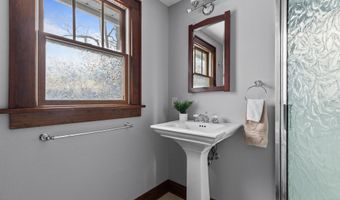 209 W PARKWAY Blvd, Appleton, WI 54911