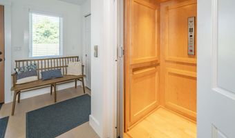 8 Shipmasters Cove Rd, Belfast, ME 04915