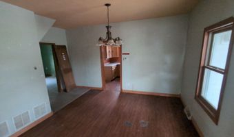 421 S 8th St, Albia, IA 52531