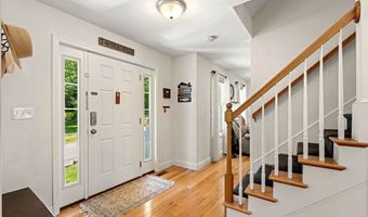 34 Amesbury Ave, Amesbury, MA 01913