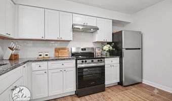 10 Arrowhead Dr 5, Algonquin, IL 60102