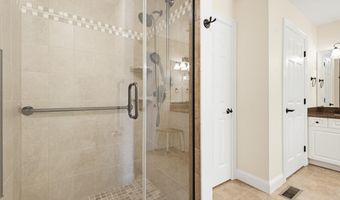 9 Pebble Beach Dr, Bedford, NH 03110