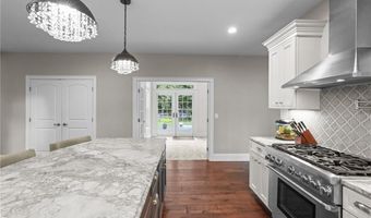 1004 Great Rd, Lincoln, RI 02865