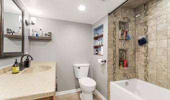 2320 Barrett Dr, Algonquin, IL 60102
