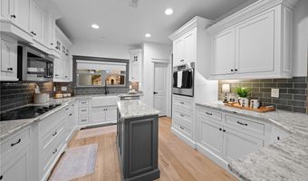 12175 Lost Oak Dr, Bentonville, AR 72712