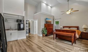 611 E 37th St, Charlotte, NC 28205
