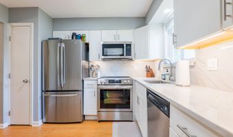 25 Padanaram Rd 72, Danbury, CT 06811