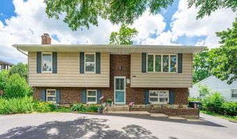409 Maplewood Dr, Antioch, IL 60002