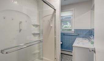 136 Juniper Ln, Berlin, CT 06037