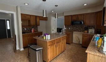 749 Regina Dr, Vermilion, OH 44089