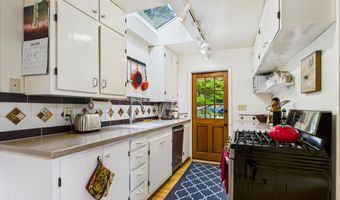 402 Tanglewood Rd, Arcata, CA 95521