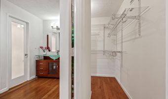 5904 MOUNT EAGLE Dr 105, Alexandria, VA 22303