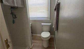44 Crest St, Middletown, RI 02842