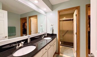 6701 Three Lakes Pkwy, Des Moines, IA 50320