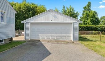 10 Philips Ave, Middletown, RI 02842