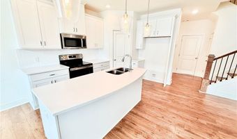 34 Auburn Woods Dr, Auburn, GA 30011