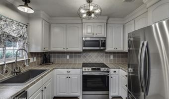 317 Greensboro Dr, Brandon, MS 39047