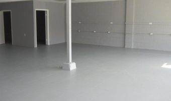 17 W Locust St, Aurora, MO 65605