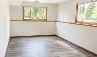 1512 S 5th St, Aberdeen, SD 57401