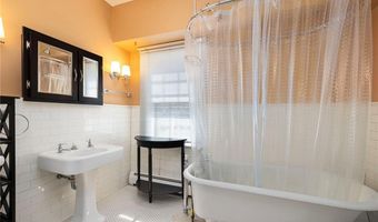 107 Old Beach Rd 2, Newport, RI 02840