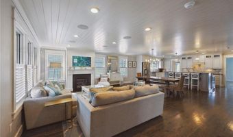 67 Caswell St, Narragansett, RI 02882