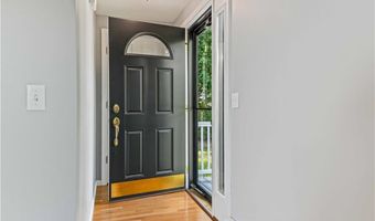 24 Smith St, Lincoln, RI 02865