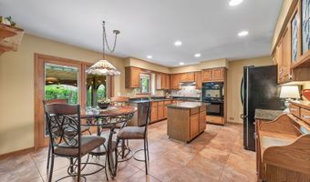 14 Hampton Ct, Algonquin, IL 60102