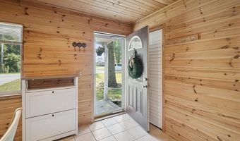583 Market St, Algonac, MI 48001