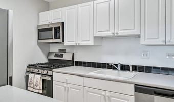 8 Whittier Place 4J, Boston, MA 02114