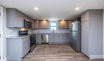 8 SHERMAN Dr, Claymont, DE 19703