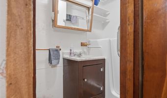 22 N Metcalf Ave, Amboy, IL 61310