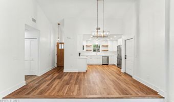 10 Chesterfield Lake Dr, Beaufort, SC 29906